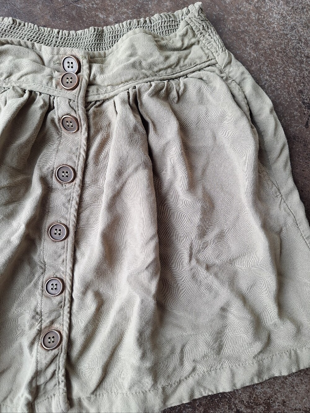 Button-Front Olive Green Mini Skirt - Pockets! 100% Rayon, Size XS - Grunge, 90s